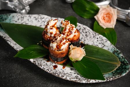 Ролл с угрем