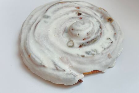 Улитка с изюмом и помадкой