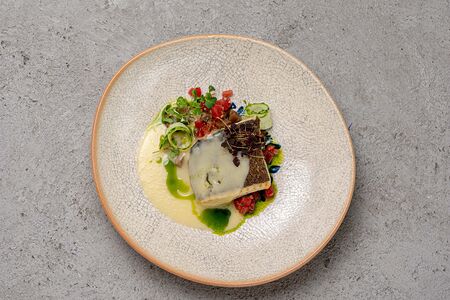 Стейк из палтуса на подушке из баклажана