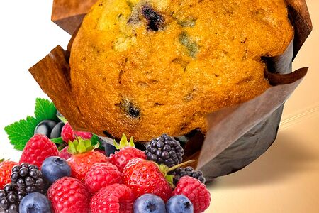 Ягодный маффин