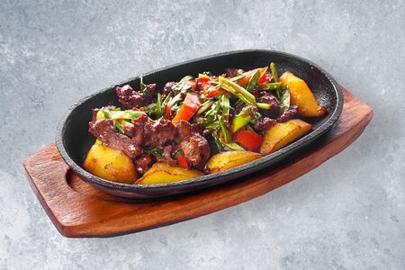 Баранина с картофелем и луком