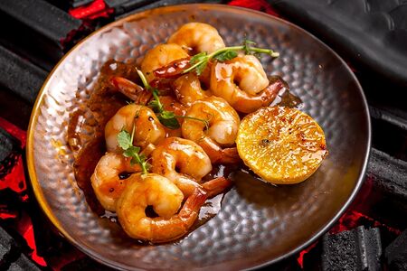 Тигровые креветки, обжаренные в соусе терияки