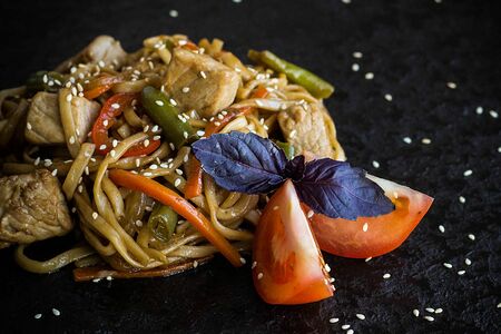 Удон со свининой