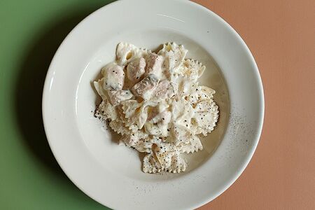 Фарфалле с лососем