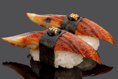 Суши с угрем