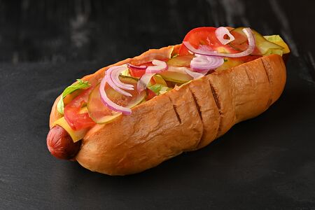 Хот-дог мюнхенский с соусом барбекю