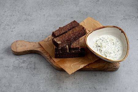 Чесночные гренки с соусом Тартар