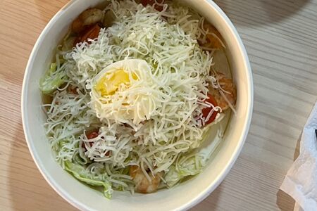 Салат Цезарь с креветками