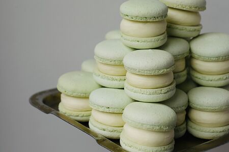 Макарон - Мятный с малиной