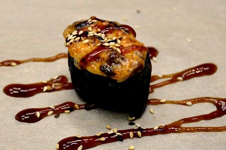 Запеченный гункан с угрем