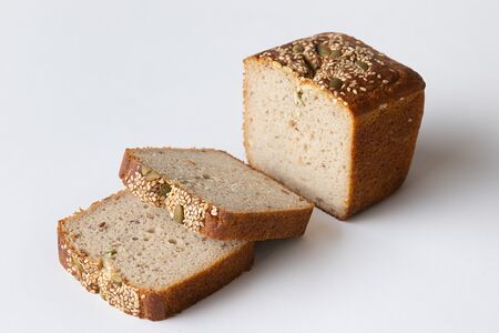 Безглютеновый хлеб с семенами