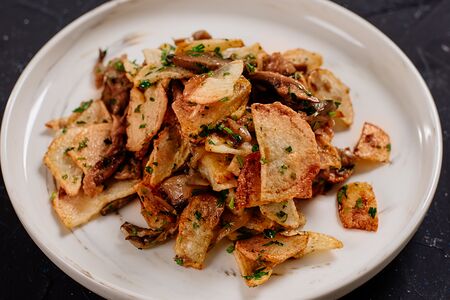 Картофель, жаренный с грибами