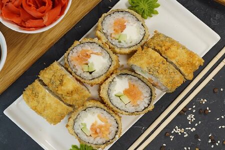 Горячий ролл Темпура с копченым лососем