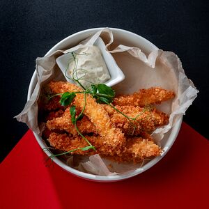 Куриные стрипсы с сырным соусом 