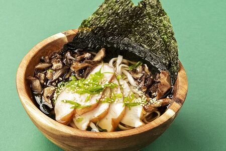 Рамен с курицей и морепродуктами