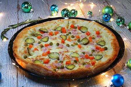 Пицца Оливье с ветчиной