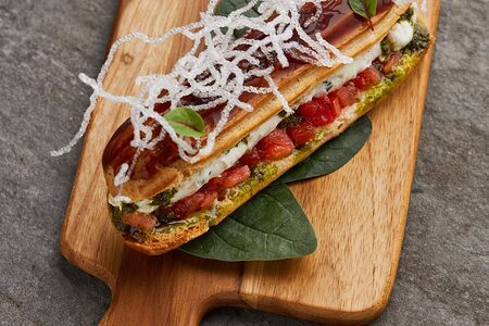 Эклер с рийетом из креветок