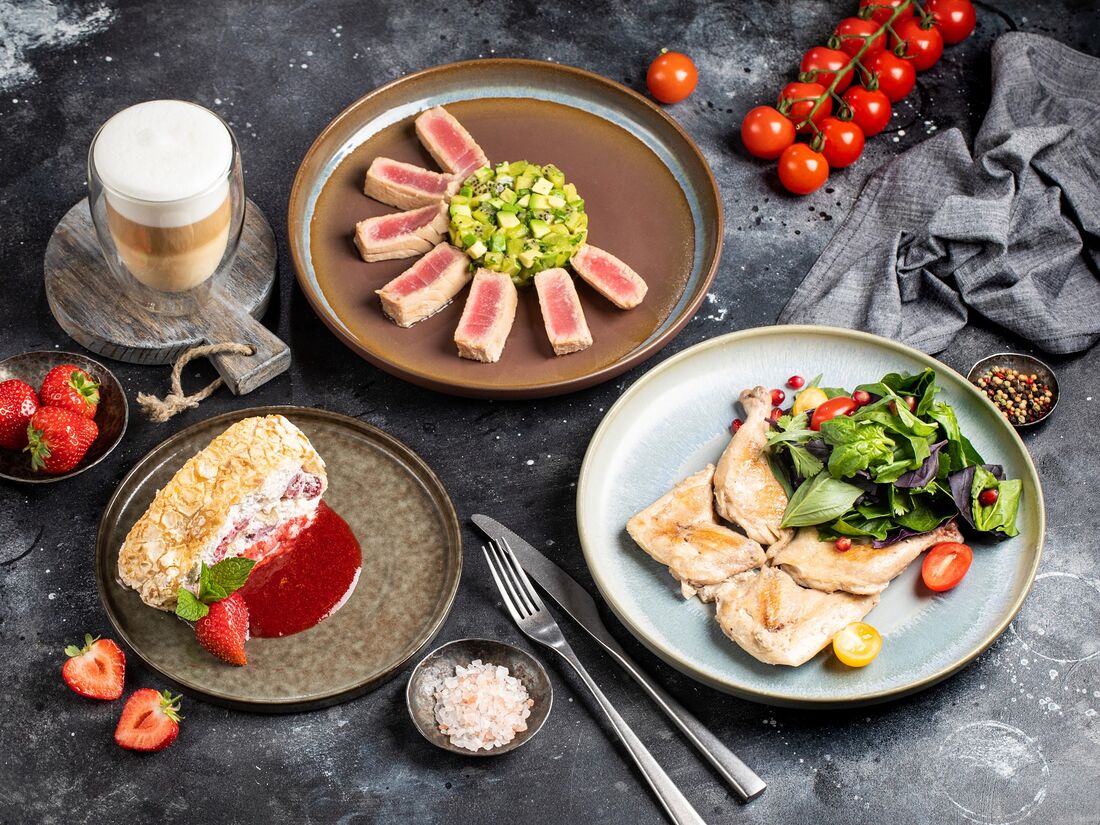 Аппетитная еда в ресторане. Кафе еда на заказ. Еда из ресторана на дом. Кафе еда на заказ. Кафе еда на заказ.