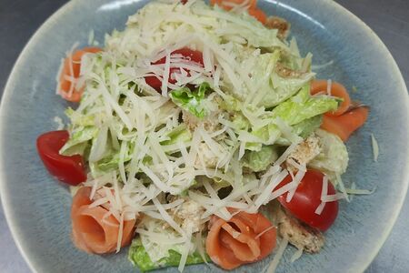 Цезарь с семгой