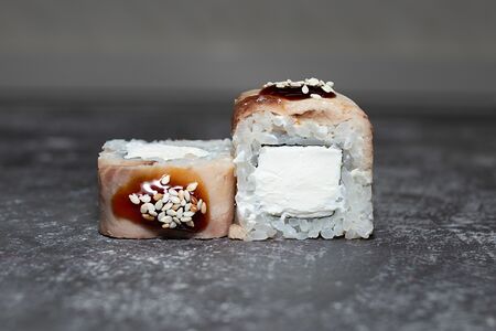 Ролл Чиз Угорь