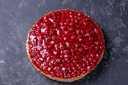 Тарт вишневый целый