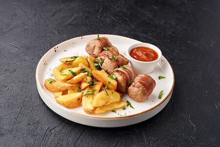 Свинина в беконе с картофелем