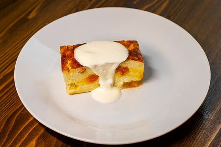 Запеканка творожная с курагой