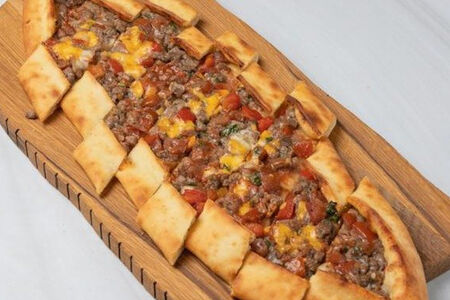 Лодочка с рубленым мясом