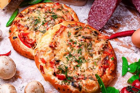 Пицца Сан-Ремо - колбаса докторская, грибы, помидоры