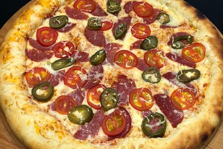 Пицца Острая с халапеньо