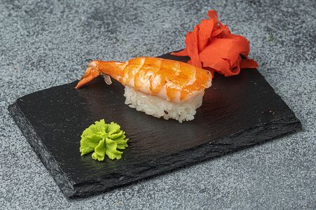 Суши с креветкой