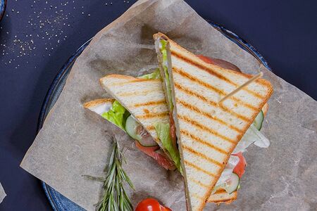 Сэндвич с ветчиной и сыром