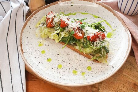 Сэндвич песто с пармезаном