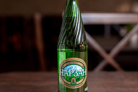 Минеральная вода Нарзан с газом