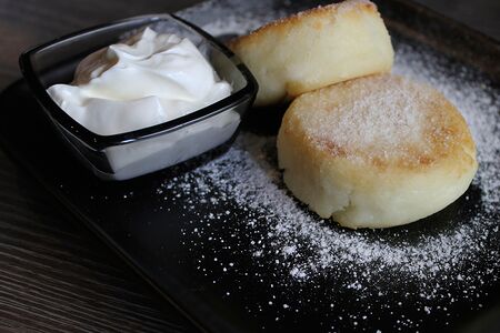 Сырники со сметаной