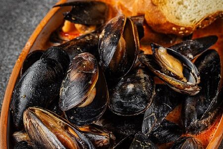 Чилийские мидии в соусе Том Ям