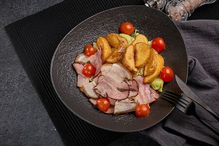 Теплый салат с беконом