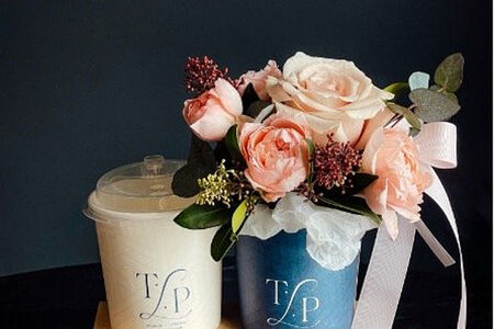 Цветы Nude и напиток