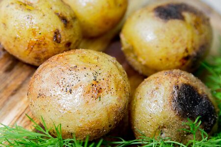 Молодая картошка на мангале