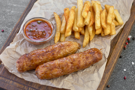 Колбаски гриль с фри