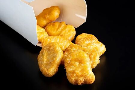 Куриные наггетсы с соусом