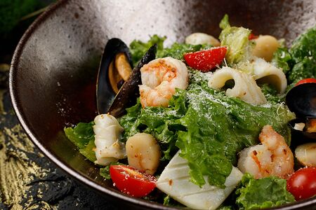 Салат с морепродуктами