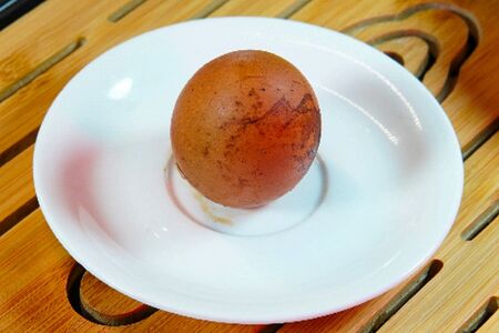 Отварное в соевом соусе яйцо