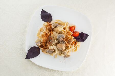 Феттуччине с курицей и грибами