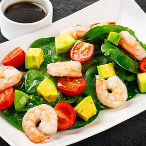 Салат с креветками и авокадо