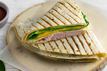 Кесадилья с балыком и сыром