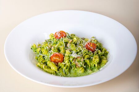 Паста с копченой курицей