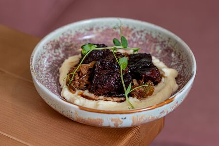 Телячьи щеки с соусом демиглас