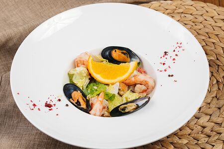 Салат с морепродуктами