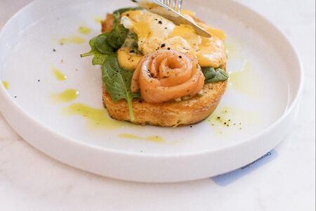 Бриошь с лососем и гуакамоле